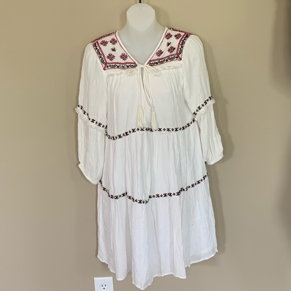 J Gee Embroidered‎ White Dress